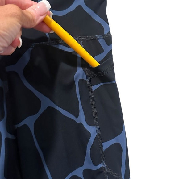 Sweaty Betty Zero Gravity 7/8 Length Blue Animal Fragment Leggings (XS/BNWOT) - Picture 4 of 10